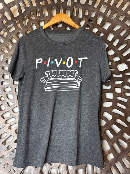 Tops - 🩶 Friends “Pivot Couch” Graphic Tee Women’s Small Dark Gray Short Sleeve 🩶